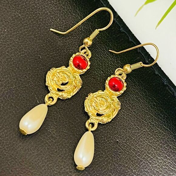 Vintage Earrings Red Lucite Gripoix Dangle Drop Pearls Gold Roses Pierced 1319 - Picture 1 of 7